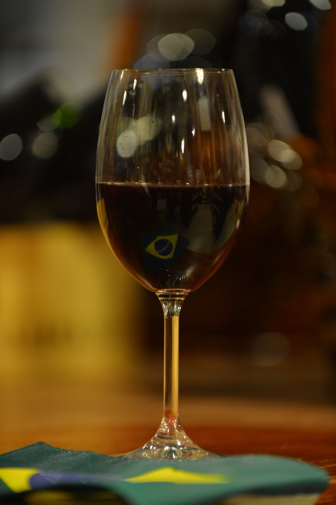 Früher mischte die „Nona“ für die Kinder der italienischen Einwanderer Wasser mit Wein, zu Tisch gab man einen Schluck Wein in die Suppe – In Südbrasilien ist Wein seit 137 Jahren ein Lebenselixier.